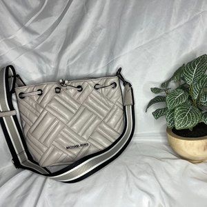 MICHAEL KORS leather Peyton in cement w/ strap